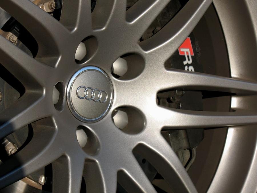 Колеса Audi RS4 Sedan (B7, 8E) 2005 года  (NA) (фото 9 из 45)